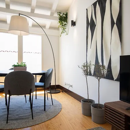 Moeda'82 - Downtown With Terrace *