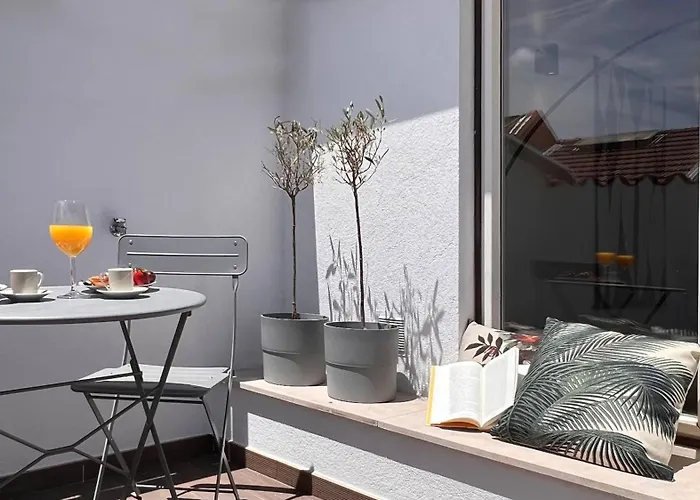 Moeda'82 - Downtown With Terrace Daire